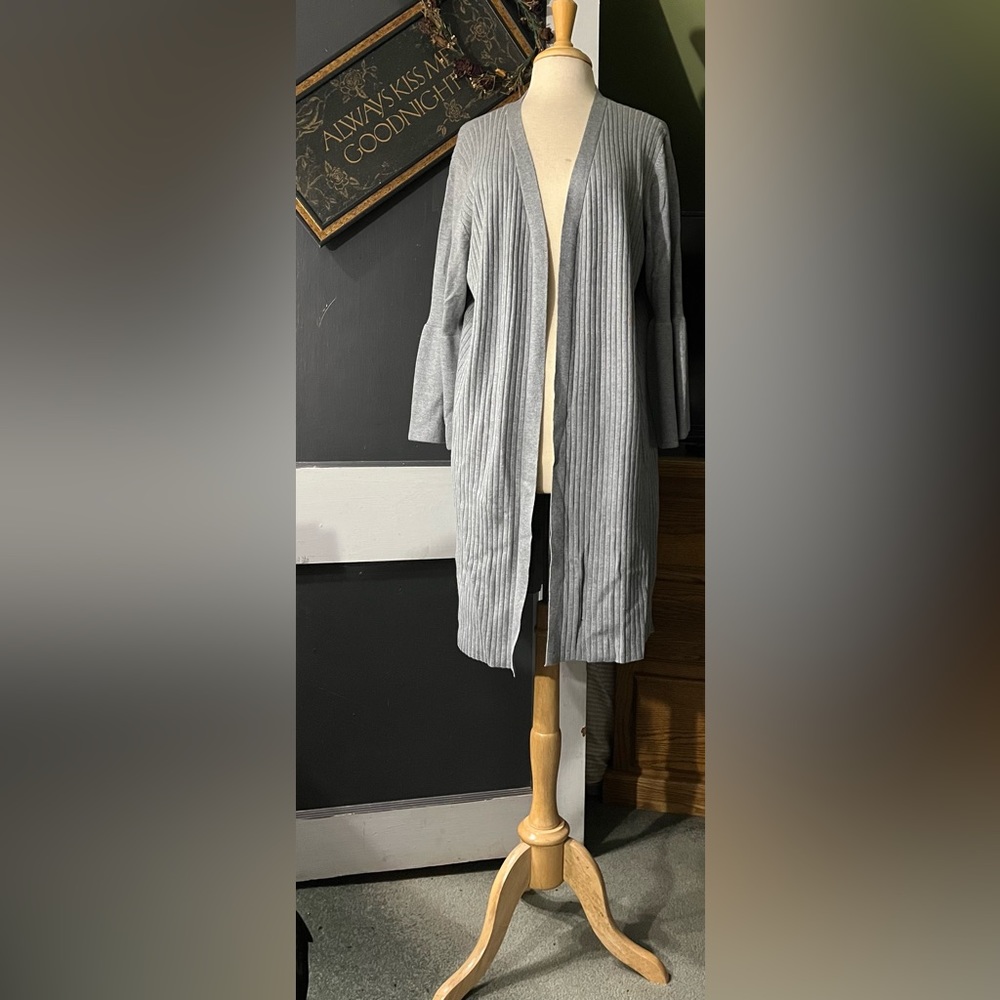 Grey longish Sweater, cupped sleeve (tub#10)
